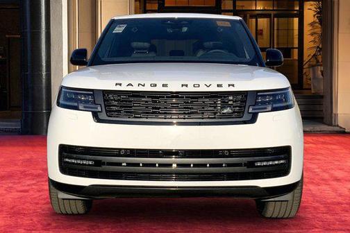 2026 Land Rover Range Rover P550e SE