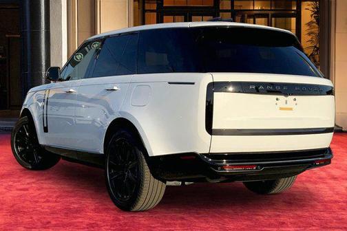 2026 Land Rover Range Rover P550e SE