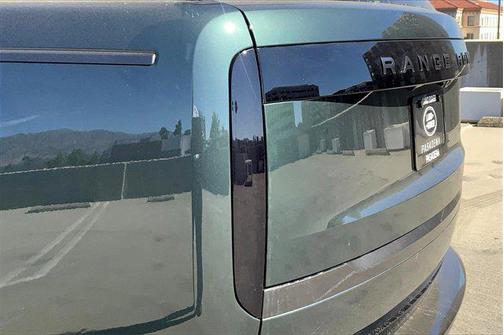 2025 Land Rover Range Rover P400 SE