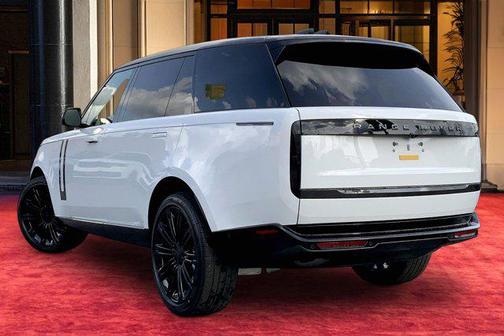 Fuji White 2026 Land Rover Range Rover P400 SE 7 Seat