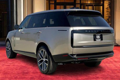 2025 Land Rover Range Rover P530 SE 7 Seat