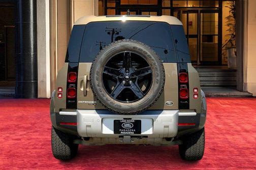 2020 Land Rover Defender 110 SE