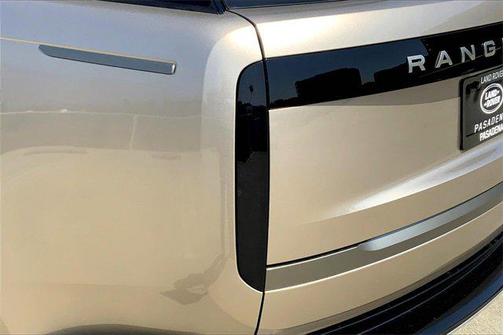 2025 Land Rover Range Rover P400 SE 7 Seat