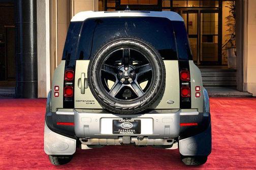 2020 Land Rover Defender 110 SE