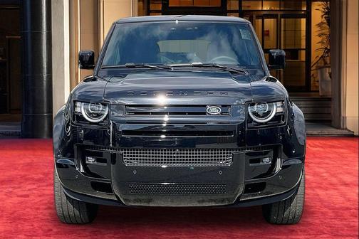 Santorini Black 2026 Land Rover Defender P400 X-Dynamic SE