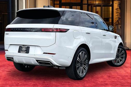 Fuji White 2026 Land Rover Range Rover Sport SE