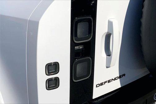 2026 Land Rover Defender P400 X-Dynamic SE