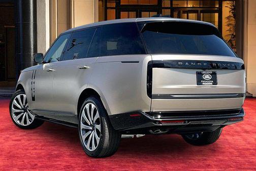 Sunset Gold SV Bespoke Ultra Metallic Satin 2026 Land Rover Range Rover P530 SE 7 Seat