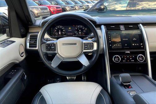 2024 Land Rover Discovery P360 Metropolitan Edition