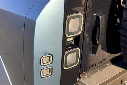 2026 Land Rover Defender OCTA