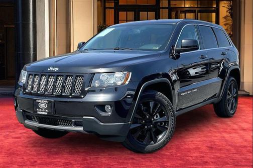 Brilliant Black Crystal Pearlcoat 2013 Jeep Grand Cherokee Laredo