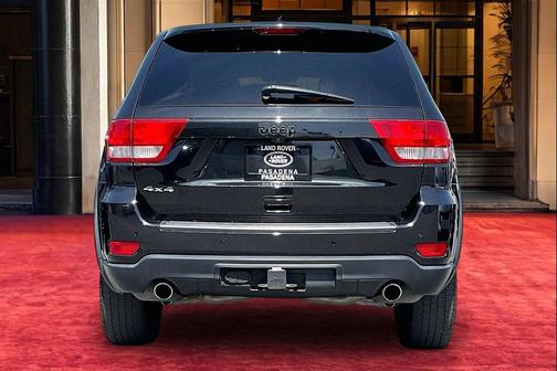Brilliant Black Crystal Pearlcoat 2013 Jeep Grand Cherokee Laredo