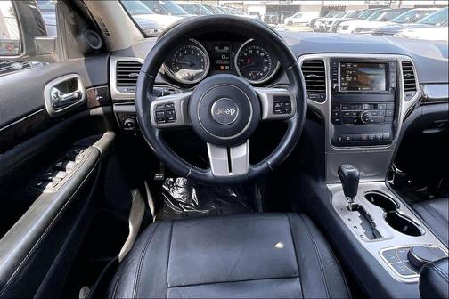 Brilliant Black Crystal Pearlcoat 2013 Jeep Grand Cherokee Laredo