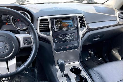 Brilliant Black Crystal Pearlcoat 2013 Jeep Grand Cherokee Laredo