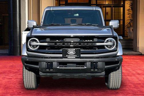 Iconic Silver Metallic 2022 Ford Bronco Outer Banks