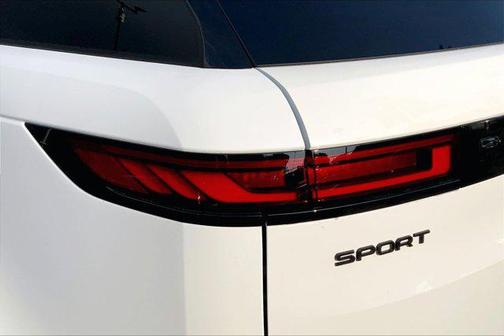 1aa/White 2026 Land Rover Range Rover Sport SE
