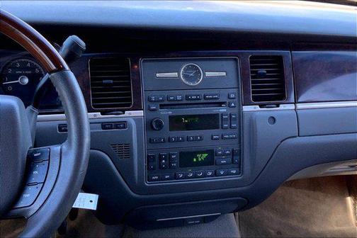 2011 Lincoln Town Car Signature