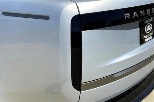2025 Land Rover Range Rover P400 SE