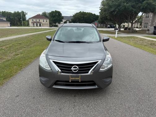 Gun Metallic 2016 Nissan Versa 1.6 SV