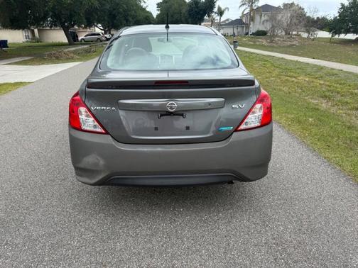 Gun Metallic 2016 Nissan Versa 1.6 SV
