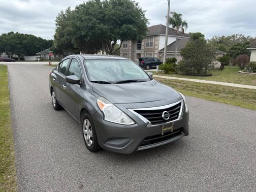 Gun Metallic 2016 Nissan Versa 1.6 SV