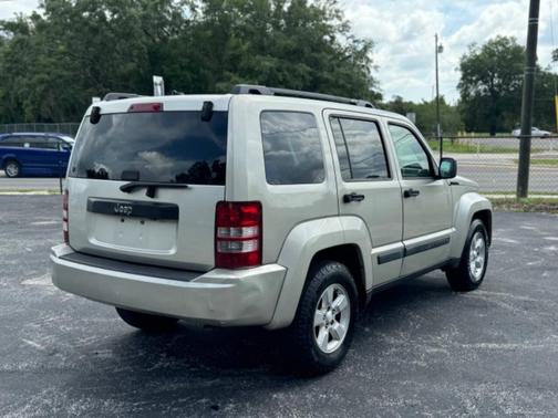 Light Greystone Pearlcoat 2009 Jeep Liberty Sport