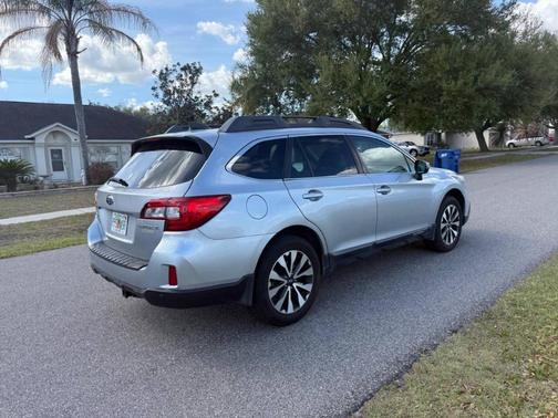 Ice Silver Metallic 2017 Subaru Outback 2.5i Limited