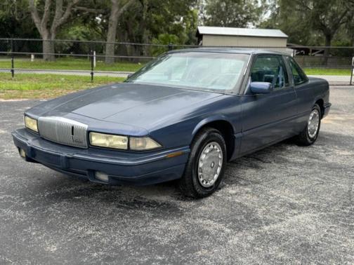Black Sapphire Metallic 1993 Buick Regal Custom