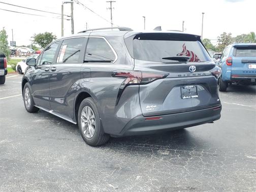 2025 Toyota Sienna XLE 7 Passenger