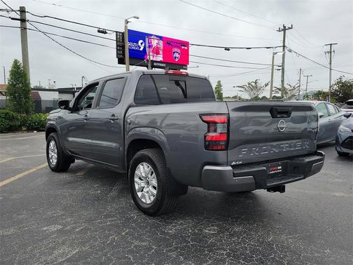 2024 Nissan Frontier SV