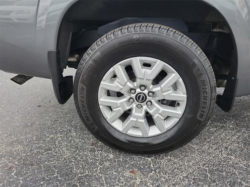 2024 Nissan Frontier SV