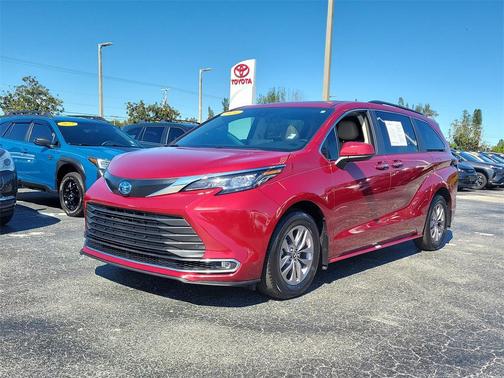 2024 Toyota Sienna XLE