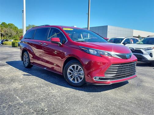 2024 Toyota Sienna XLE
