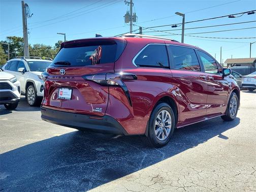 2024 Toyota Sienna XLE