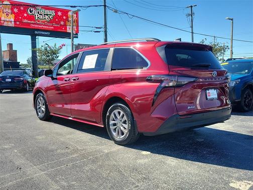 2024 Toyota Sienna XLE