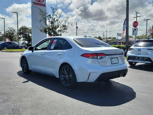 Wind Chill Pearl 2026 Toyota Corolla SE