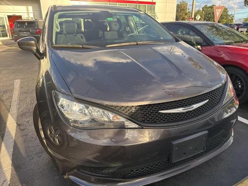 2022 Chrysler Voyager LX