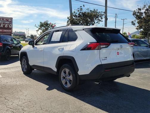 2022 Toyota RAV4 XLE