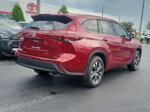 2025 Toyota Highlander XLE