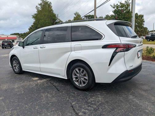 2022 Toyota Sienna XLE