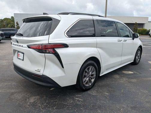 2022 Toyota Sienna XLE