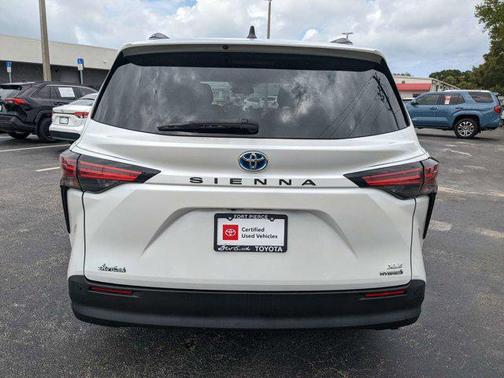 2022 Toyota Sienna XLE