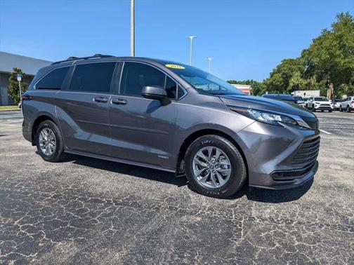 2021 Toyota Sienna LE