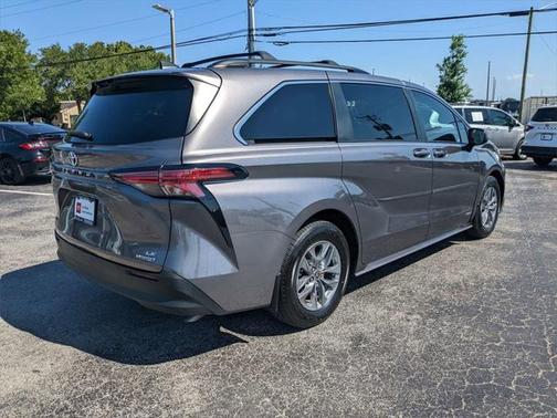 2021 Toyota Sienna LE