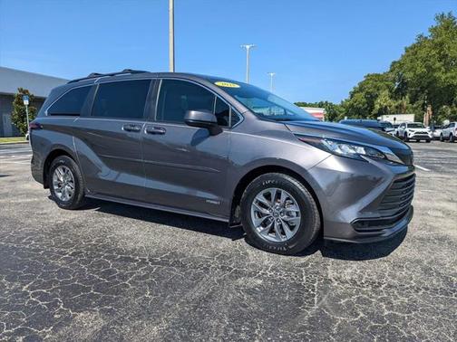 2021 Toyota Sienna LE