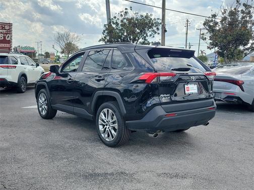 2022 Toyota RAV4 XLE Premium