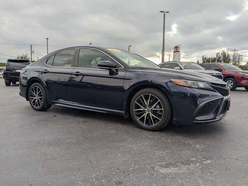 2022 Toyota Camry SE
