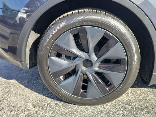 2024 Tesla Model Y Long Range Dual Motor All-Wheel Drive