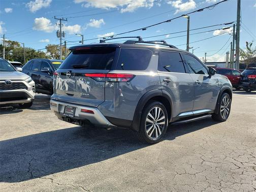 2022 Nissan Pathfinder Platinum 4WD
