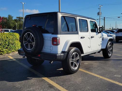2023 Jeep Wrangler 4-Door Sahara 4x4